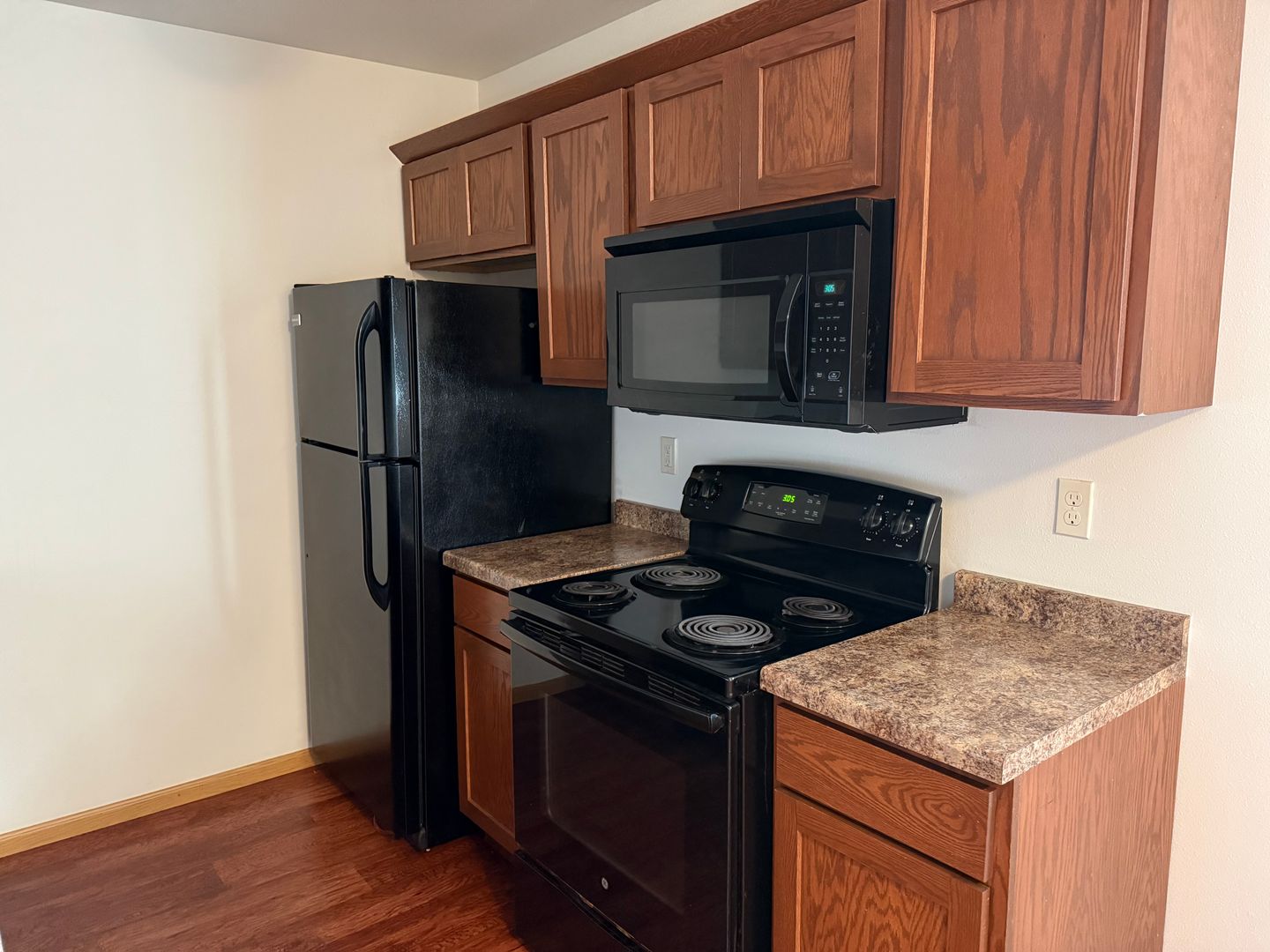 La Crosse Apartment: 825-831 Grove St.