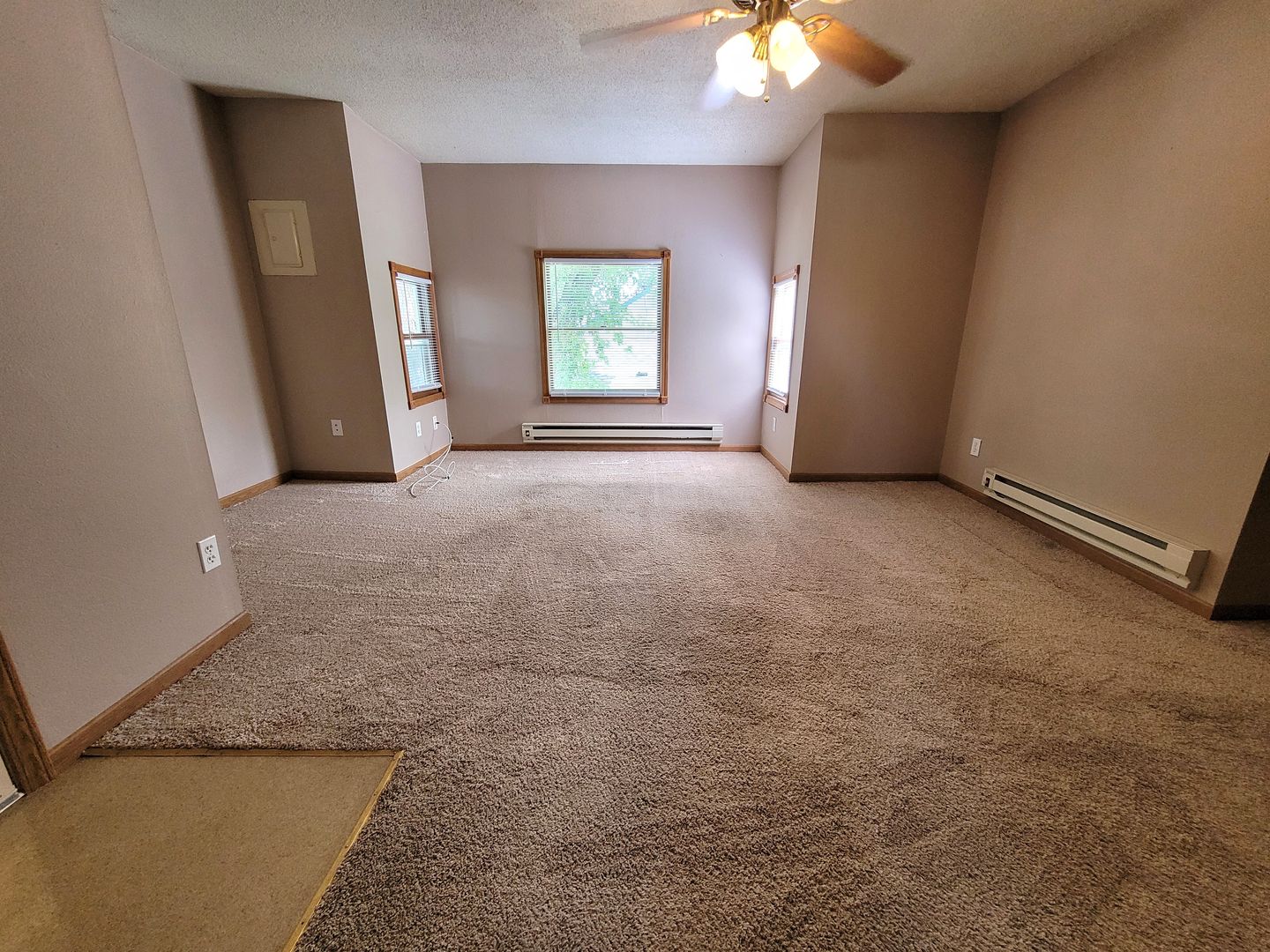 La Crosse Apartment: 1820 Loomis Street