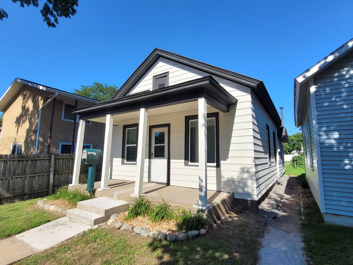 La Crosse House: 1617 10th Street South