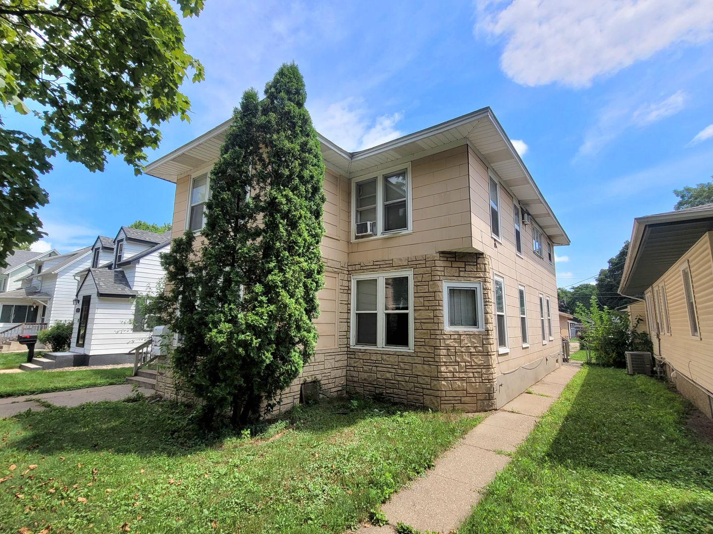 La Crosse Apartment: 1912 Wood Street