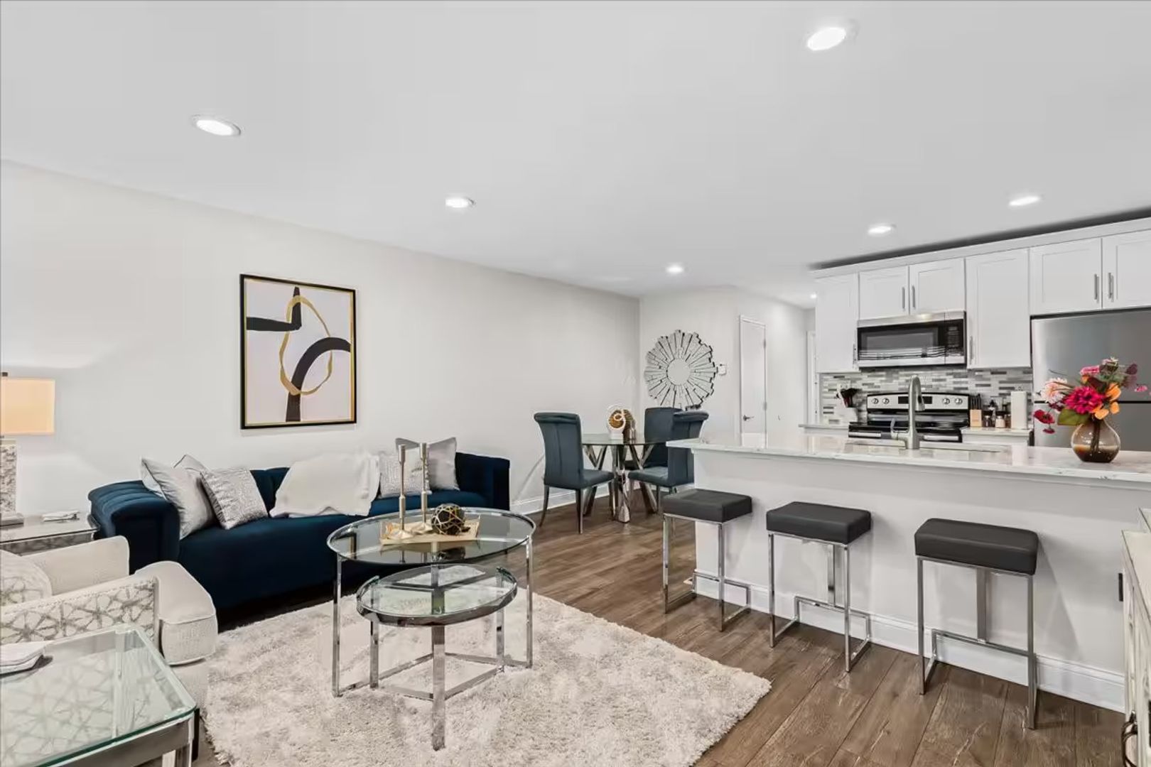 Royal Oak Apartment: 2325 W 13 Mile Rd