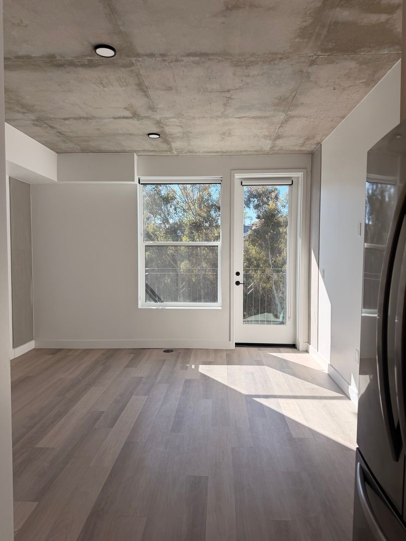 San Diego Apartment: 3660 Reynard Way