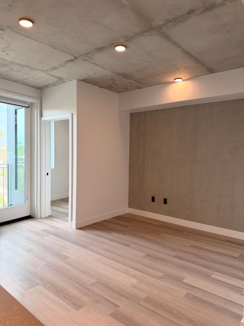 San Diego Apartment: 3660 Reynard Way