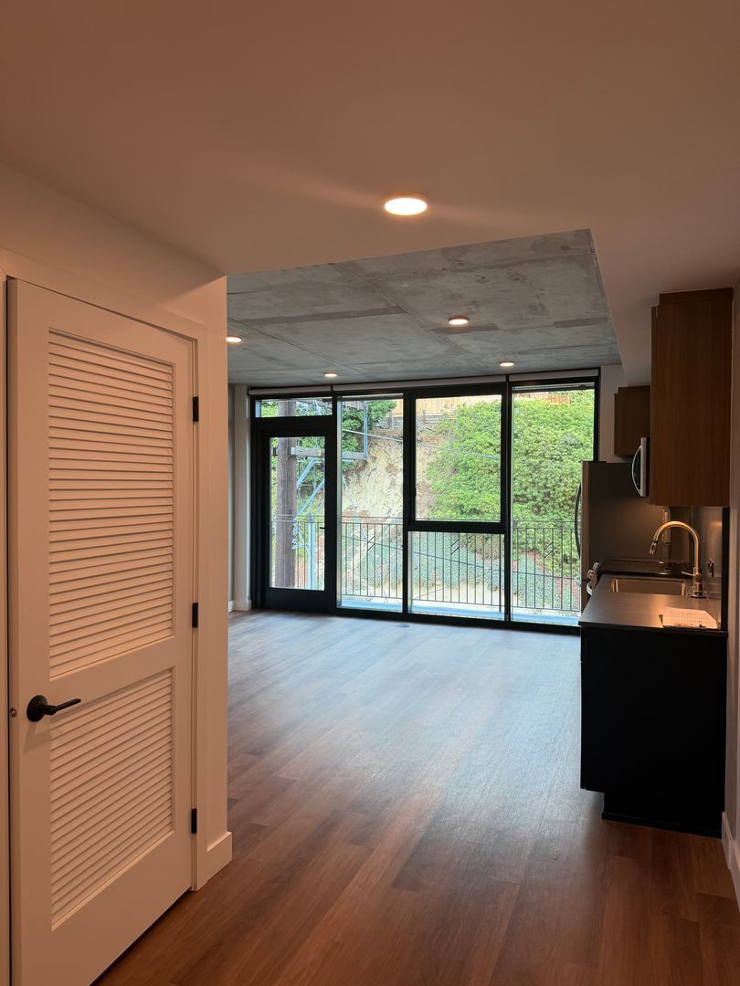 San Diego Apartment: 3660 Reynard Way