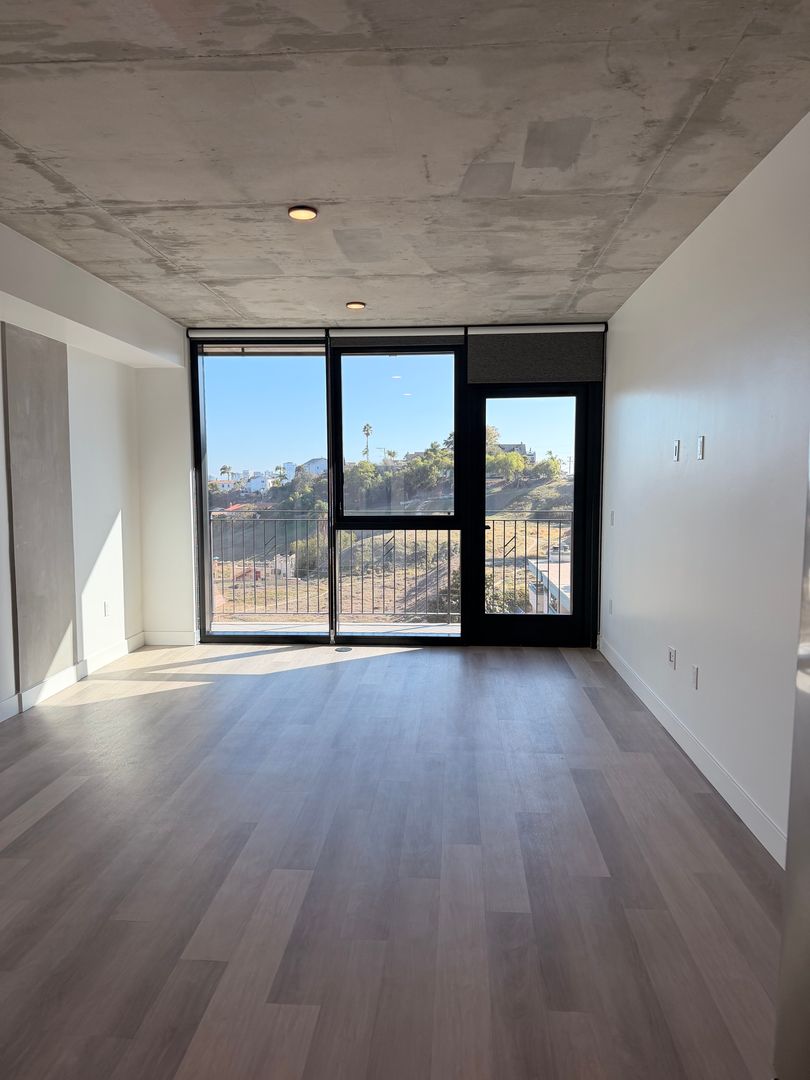San Diego Apartment: 3660 Reynard Way