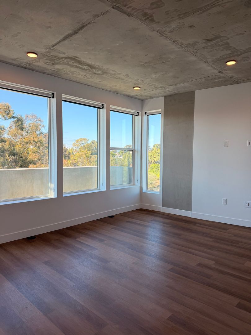 San Diego Apartment: 3660 Reynard Way
