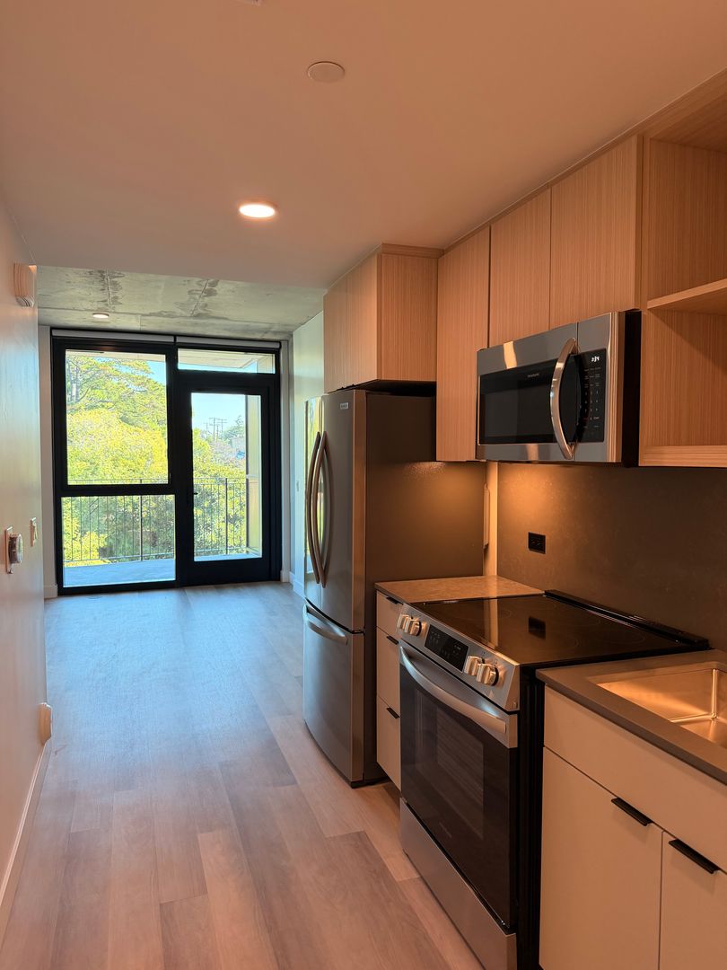 San Diego Apartment: 3660 Reynard Way