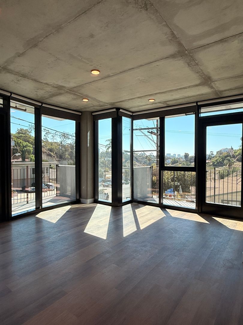 San Diego Apartment: 3660 Reynard Way