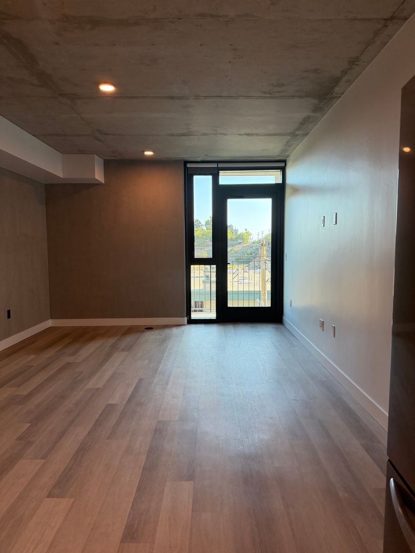 San Diego Apartment: 3660 Reynard Way