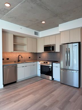 2 BED/2 BATH IN MISSION HILLS! 1/2 OFF FIRST MONTH'S RENT! GARAGE PARKING, LAUNDRY IN-UNIT, CENTRAL AC, PATIO BALCONY, AWESOME VIEW! – photo 1