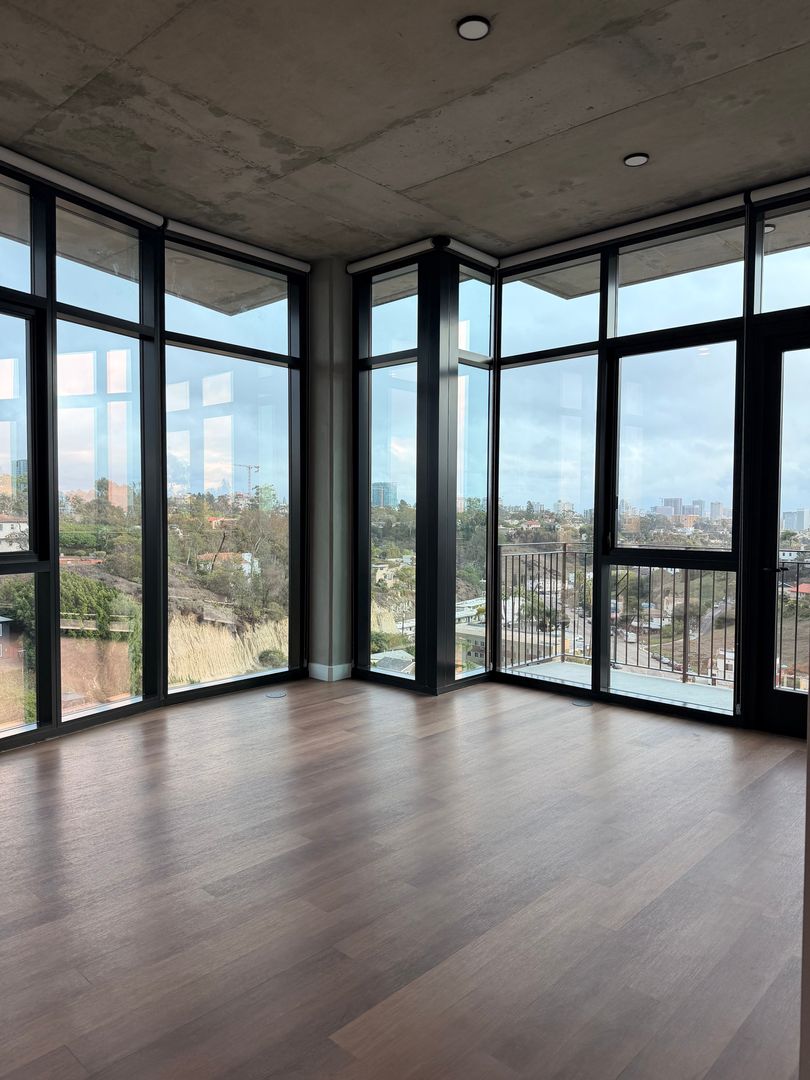 San Diego Apartment: 3660 Reynard Way