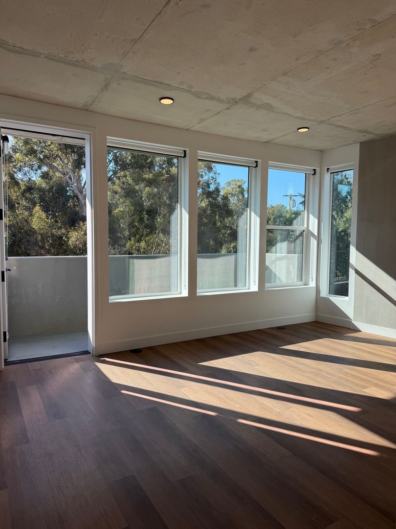 San Diego Apartment: 3660 Reynard Way