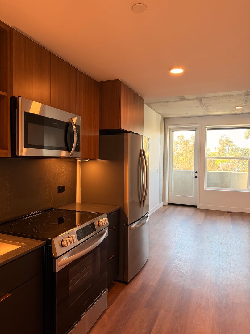 San Diego Apartment: 3660 Reynard Way
