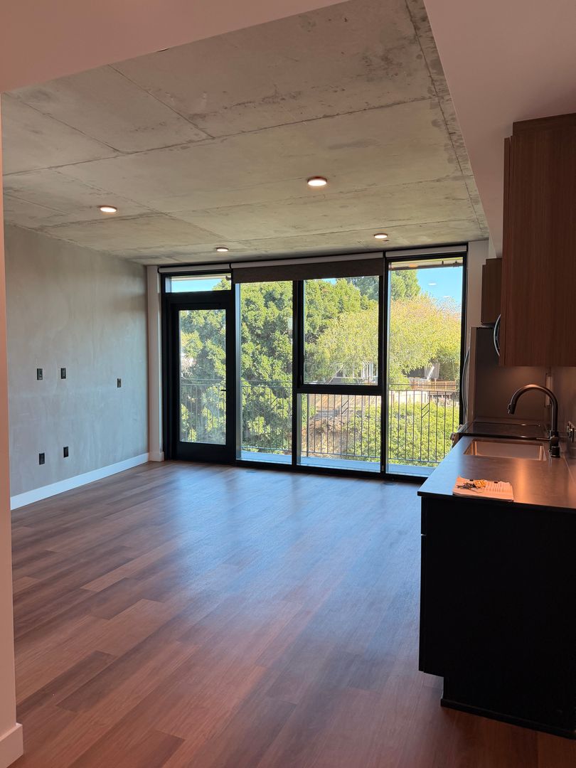 San Diego Apartment: 3660 Reynard Way