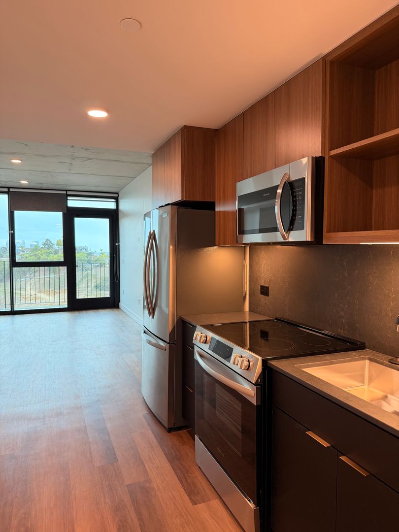 San Diego Apartment: 3660 Reynard Way