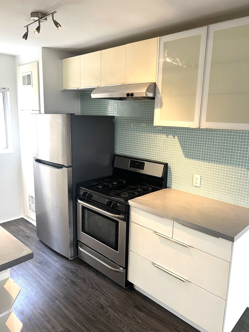 San Diego Apartment: 3533 6th Ave