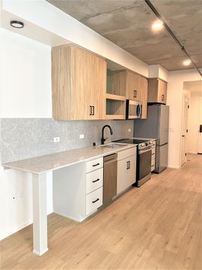 ONE BEDROOM NEAR BALBOA PARK! PARKING INCLUDED! 10-Month Lease North Park Beer Company in the building! Pets Accepted! – photo 1