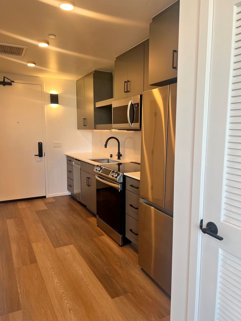 San Diego Apartment: 3067 5th Ave.