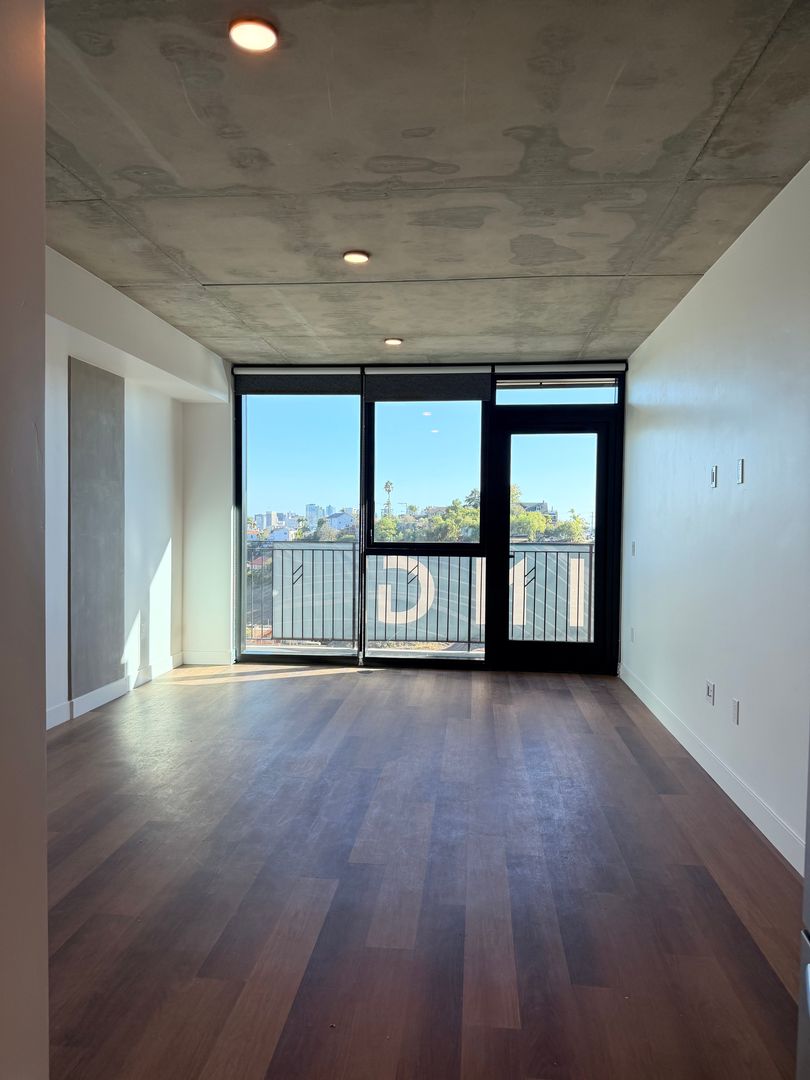 San Diego Apartment: 3660 Reynard Way