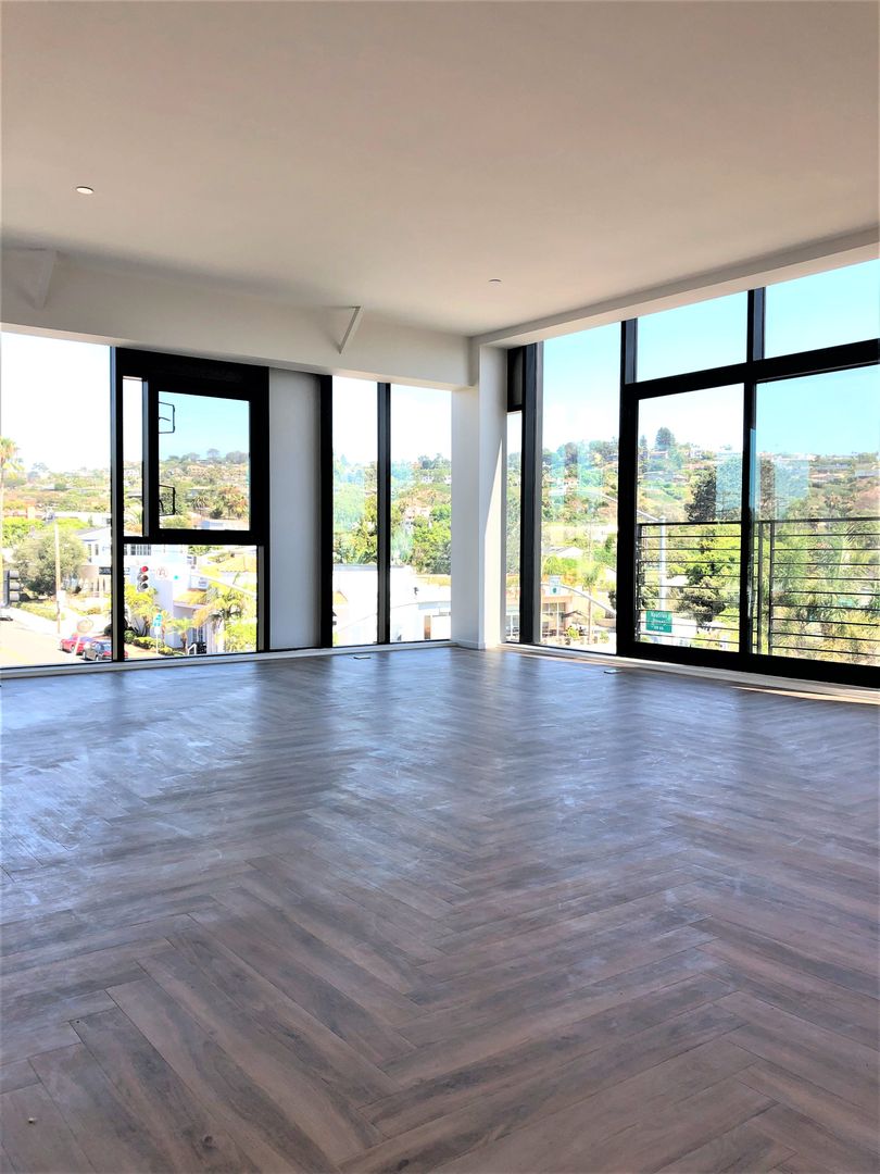 La Jolla Apartment: 470 Nautilus St.