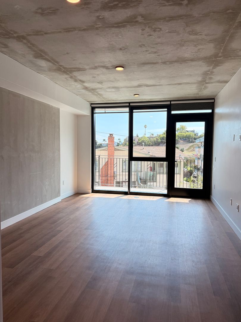 San Diego Apartment: 3660 Reynard Way