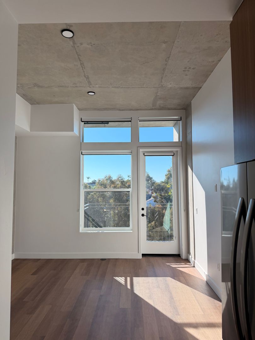 San Diego Apartment: 3660 Reynard Way