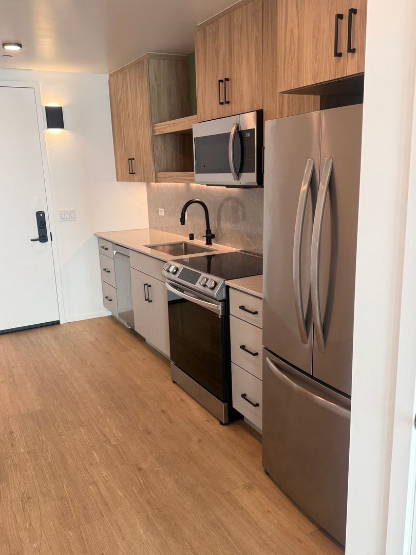 San Diego Apartment: 3067 5th Ave.