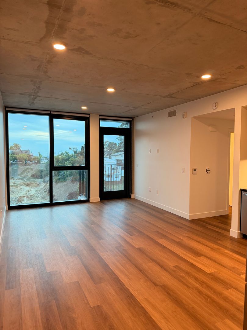 San Diego Apartment: 3660 Reynard Way