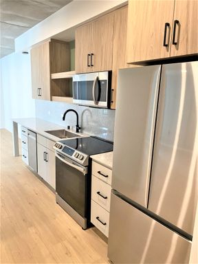 ONE BEDROOM NEAR BALBOA PARK! LAUNDRY IN-UNIT, STAINLESS STEEL, PETS WELCOME! 10-MONTH LEASE – photo 1