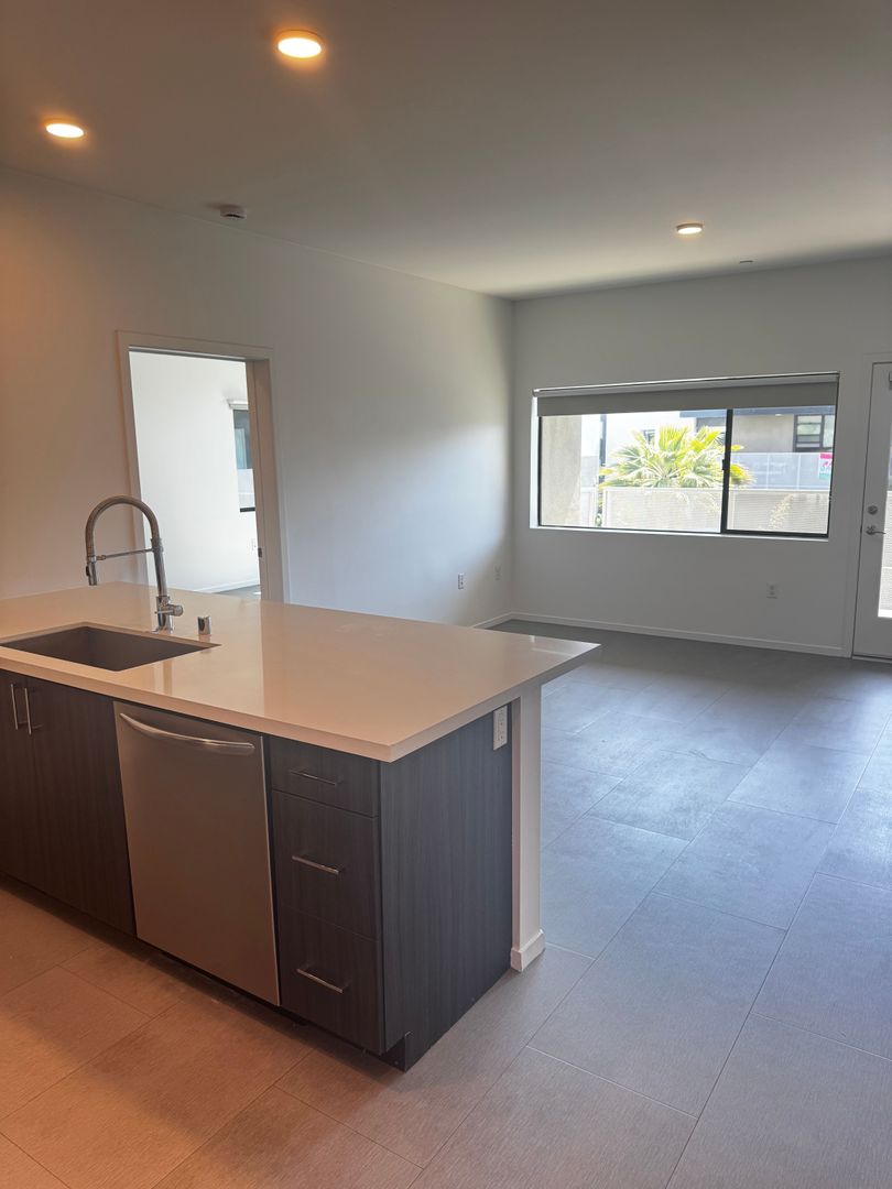 San Diego Apartment: 3233 Kemper St