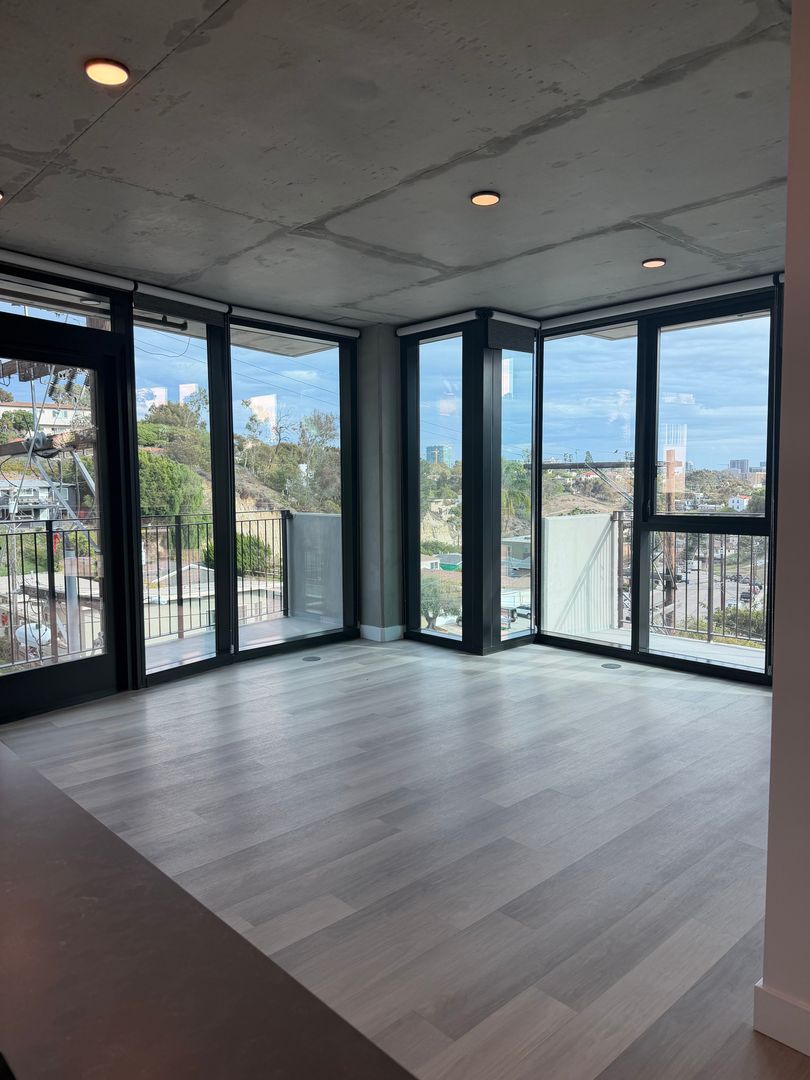 San Diego Apartment: 3660 Reynard Way