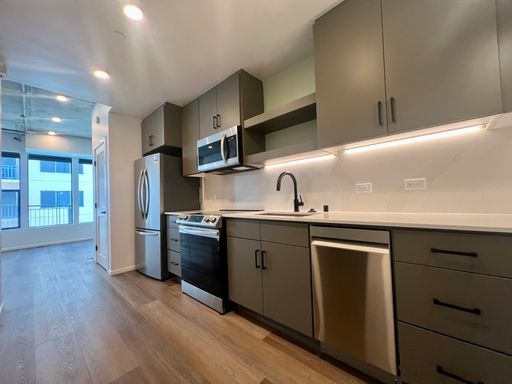 Modern Studio, PARKING INCLUDED! 10-MONTH LEASE-Great Location, Stainless Steel Appliances, Pet Friendly – photo 1