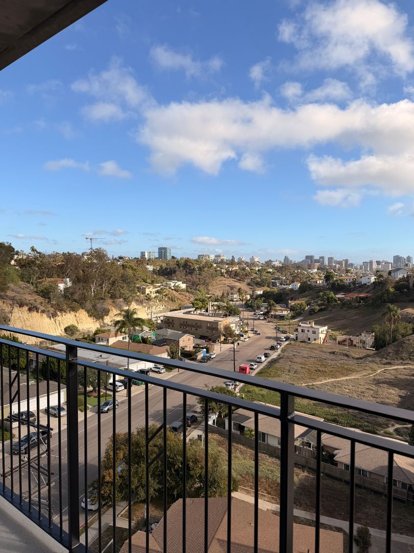 San Diego Apartment: 3660 Reynard Way