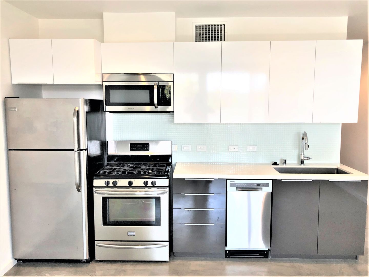 San Diego Apartment: 3805 Ingraham St