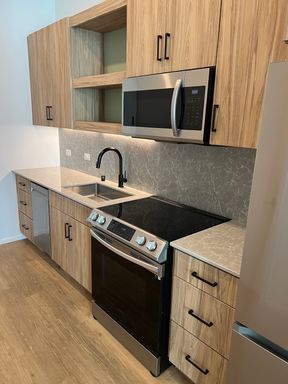 STUDIO IN BANKERS HILL! PARKING INCLUDED!! 10-MONTH LEASE-LAUNDRY IN-UNIT, CENTRAL AC, PETS WELCOME, GREAT AREA! – photo 1