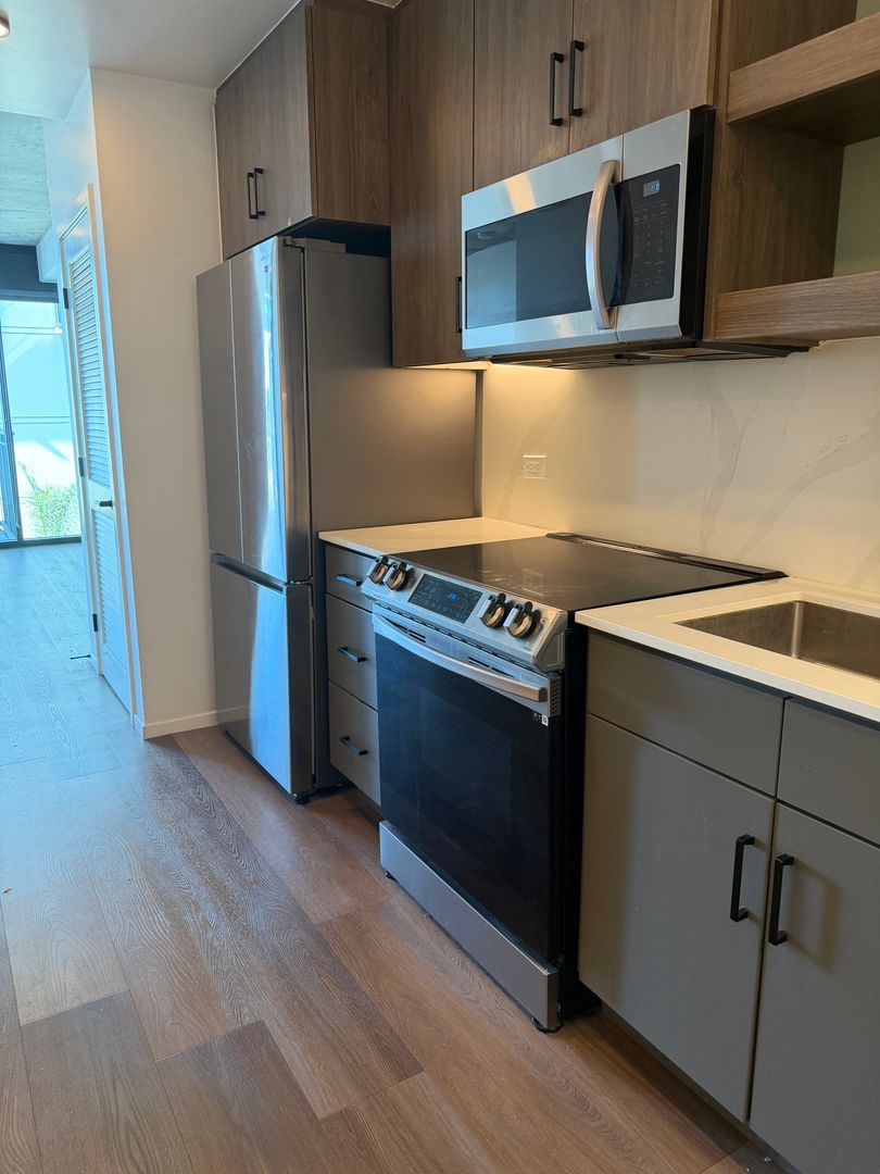 San Diego Apartment: 3067 5th Ave.