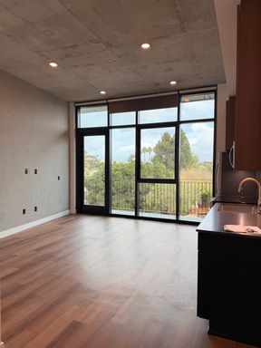 LUXURY PENTHOUSE STUDIO IN MISSION HILLS! 1/2 OFF FIRST MONTH'S RENT! LAUNDRY IN-UNIT, CENTRAL AC, BALCONY, PETS WELCOME, TOP FLOOR! – photo 1