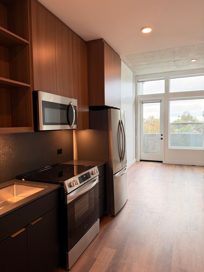 San Diego Apartment: 3660 Reynard Way