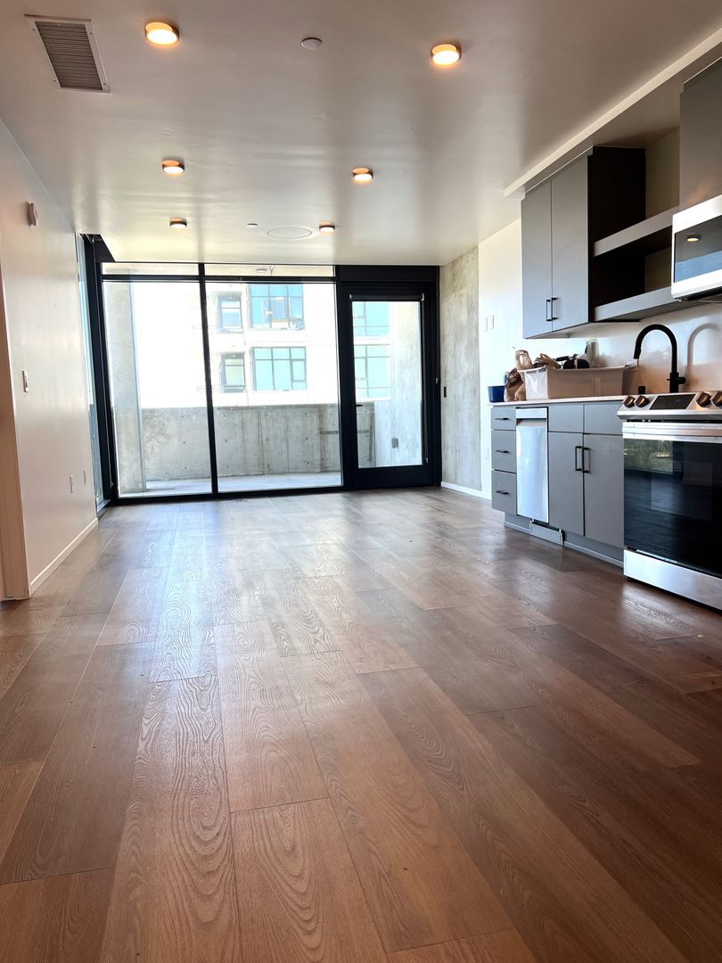 San Diego Apartment: 3067 5th Ave.
