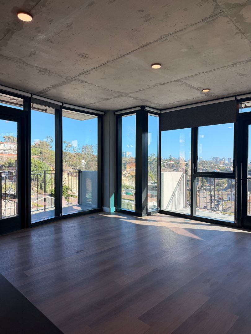 San Diego Apartment: 3660 Reynard Way