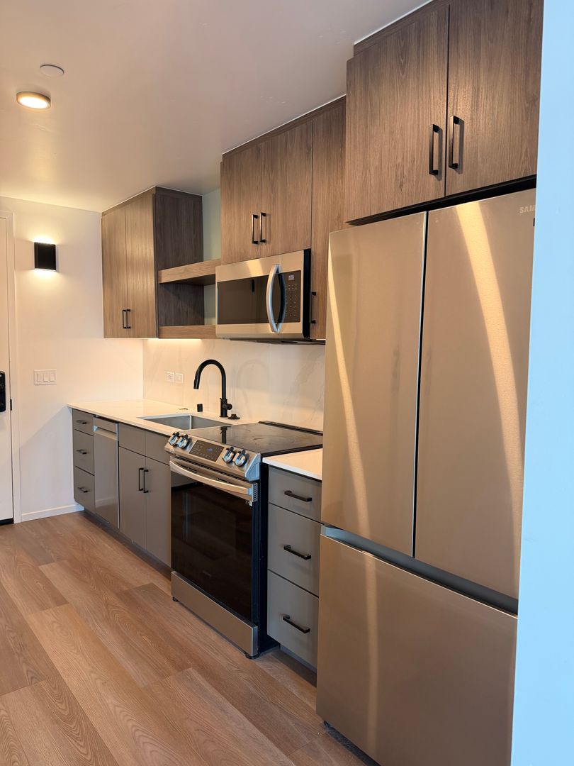 San Diego Apartment: 3067 5th Ave.