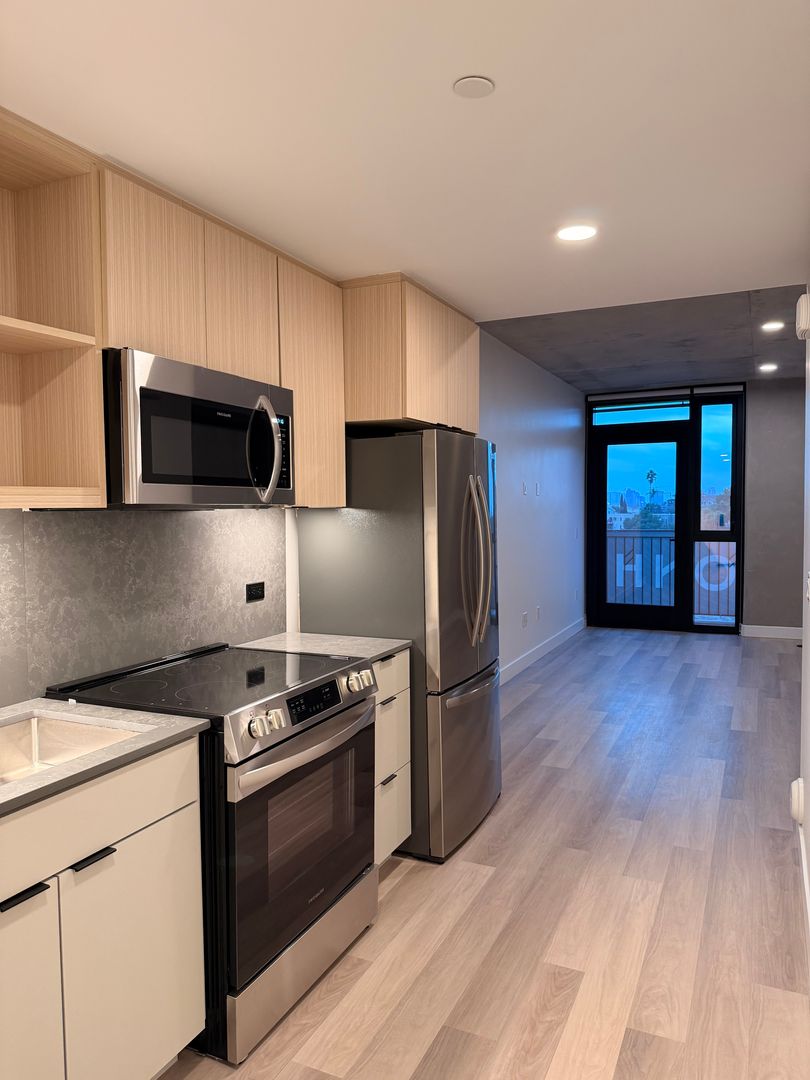 San Diego Apartment: 3660 Reynard Way