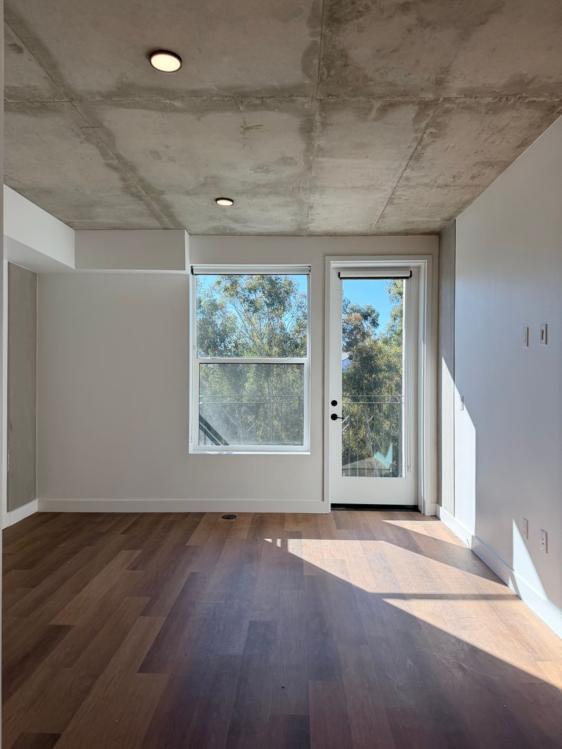 San Diego Apartment: 3660 Reynard Way