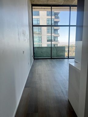 CORNER TWO BEDROOM NEAR BALBOA PARK! OFF-SITE PARKING INCLUDED! LAUNDRY IN-UNIT, STAINLESS STEEL, PETS WELCOME! – photo 1