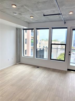 STUDIO IN BANKERS HILL! PARKING INCLUDED! CENTRAL AC, LAUNDRY IN-UNIT, GREAT VIEW, WALK IN CLOSET! **PARKING AVAILABLE**10-MONTH LEASE – photo 1