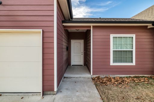 2 bed 2 bath duplex with great location and modern amenities. – photo 1