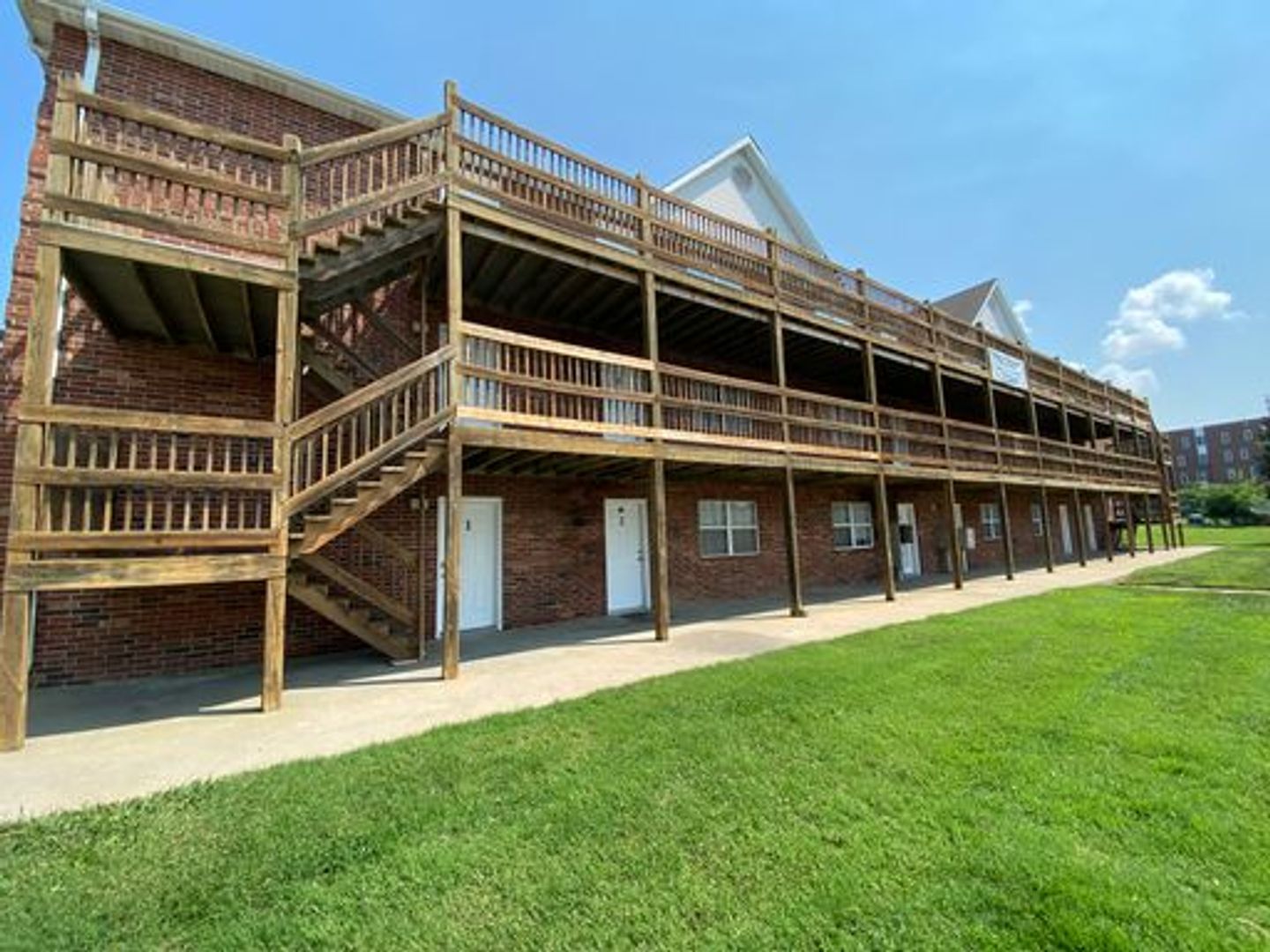 Warrensburg Apartment: 211 McGoodwin St