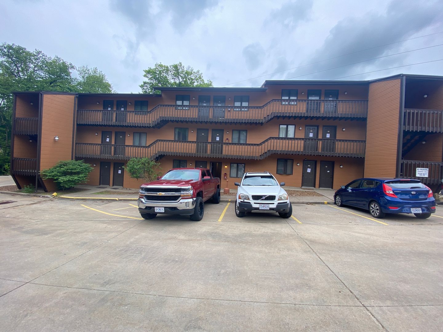 Jefferson City Apartment: 219 Dix Rd