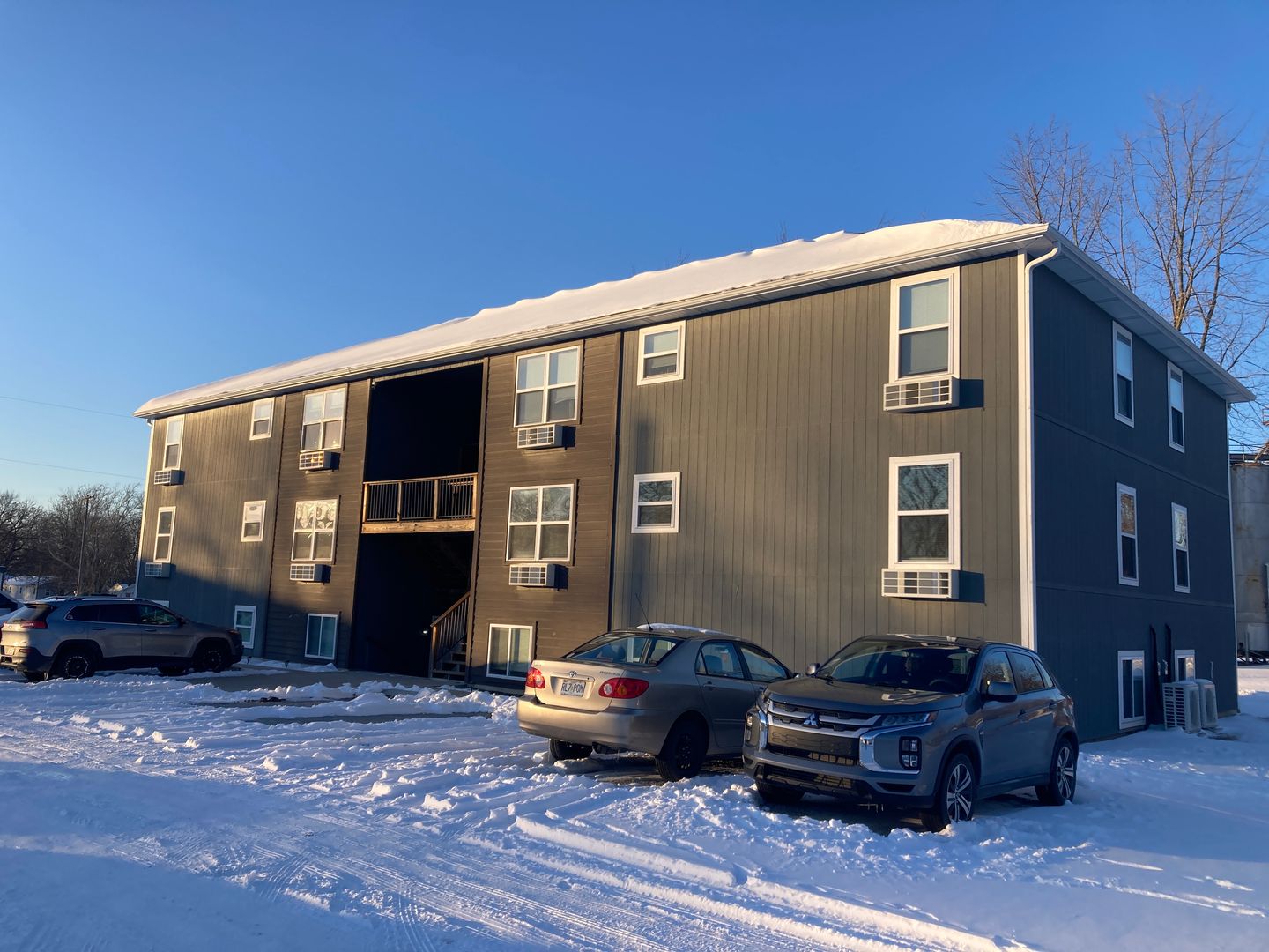 Green Ridge Apartment: 201 S Illinois St