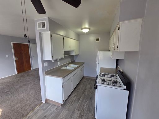 Listing photo thumbnail
